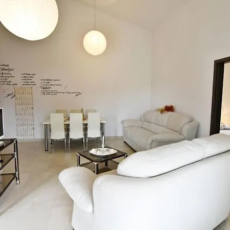 Klimatisierte In Tar Mit Grill, Garten Und Gemeinschaftlichem Pool Apartment