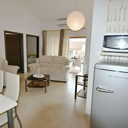 Klimatisierte In Tar Mit Grill, Garten Und Gemeinschaftlichem Pool Apartment *
