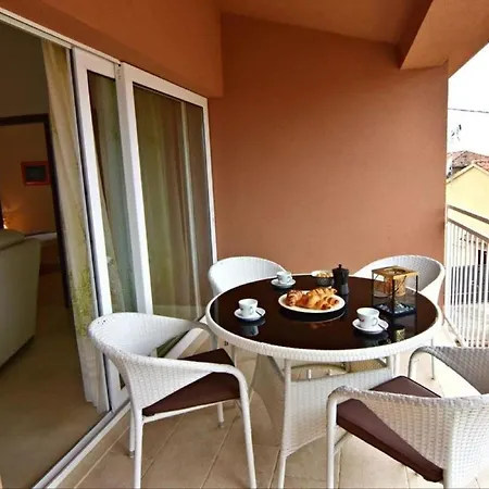 Klimatisierte In Tar Mit Grill, Garten Und Gemeinschaftlichem Pool Apartment Tar-Vabriga